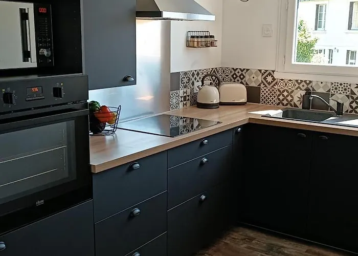 Proche Thales 公寓