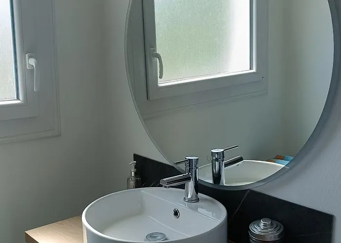 Proche Thales 公寓